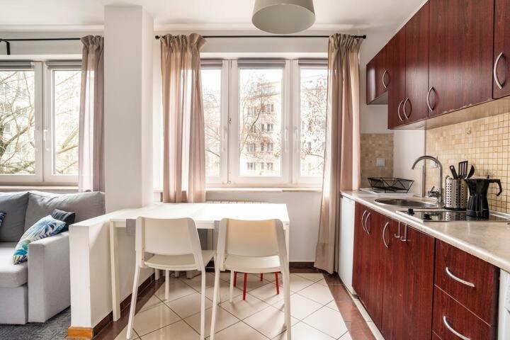 Przytulny I Cichy Apartament Blisko Centrum Varşovia Exterior foto